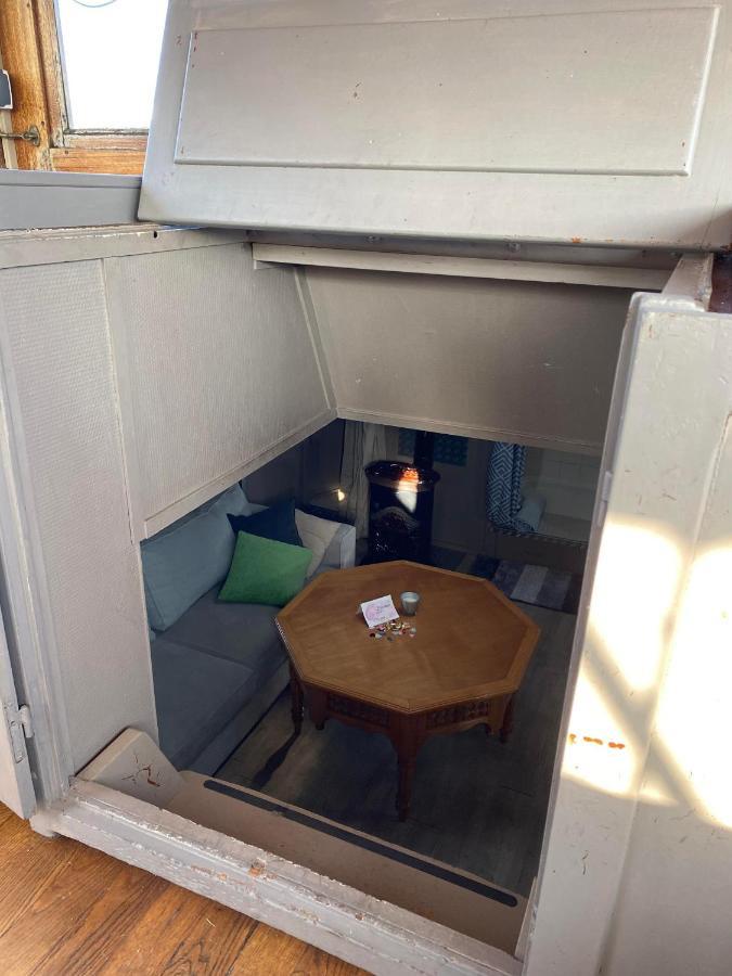 Peniche "Louise Michel" Sejournez Dans L'Appartement Du Capitaine, Offrez Vous Une Experience Inoubliable Au Fil De L'Eau Дуе Екстериор снимка
