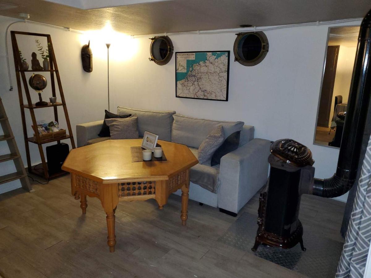 Peniche "Louise Michel" Sejournez Dans L'Appartement Du Capitaine, Offrez Vous Une Experience Inoubliable Au Fil De L'Eau Дуе Екстериор снимка