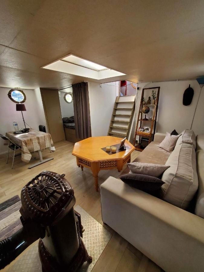 Peniche "Louise Michel" Sejournez Dans L'Appartement Du Capitaine, Offrez Vous Une Experience Inoubliable Au Fil De L'Eau Дуе Екстериор снимка