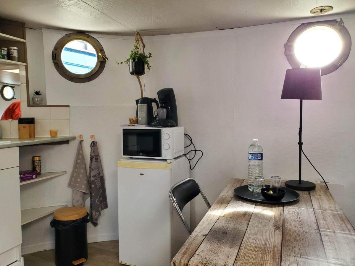 Peniche "Louise Michel" Sejournez Dans L'Appartement Du Capitaine, Offrez Vous Une Experience Inoubliable Au Fil De L'Eau Дуе Екстериор снимка