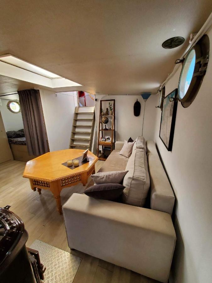 Peniche "Louise Michel" Sejournez Dans L'Appartement Du Capitaine, Offrez Vous Une Experience Inoubliable Au Fil De L'Eau Дуе Екстериор снимка