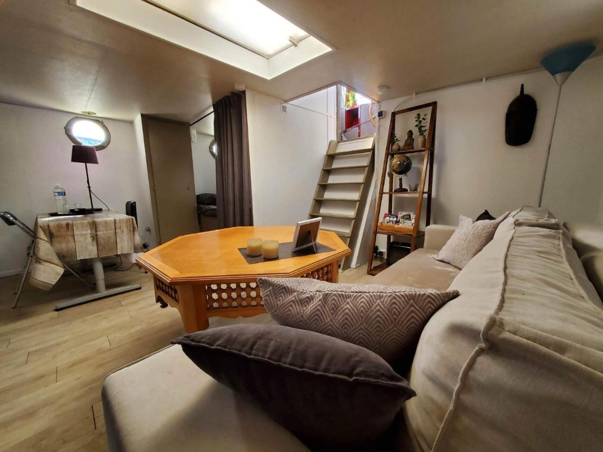 Peniche "Louise Michel" Sejournez Dans L'Appartement Du Capitaine, Offrez Vous Une Experience Inoubliable Au Fil De L'Eau Дуе Екстериор снимка
